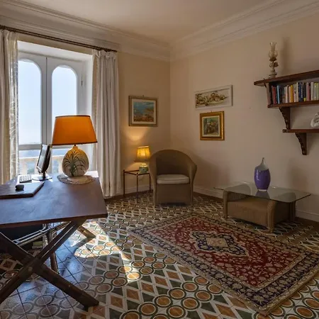 Villa Carina 12, Emma